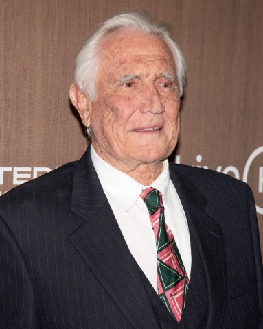 George Lazenby profitiert immer noch von seiner Zeit als James Bond. George Lazenby profitiert immer noch von seiner Zeit als James Bond.