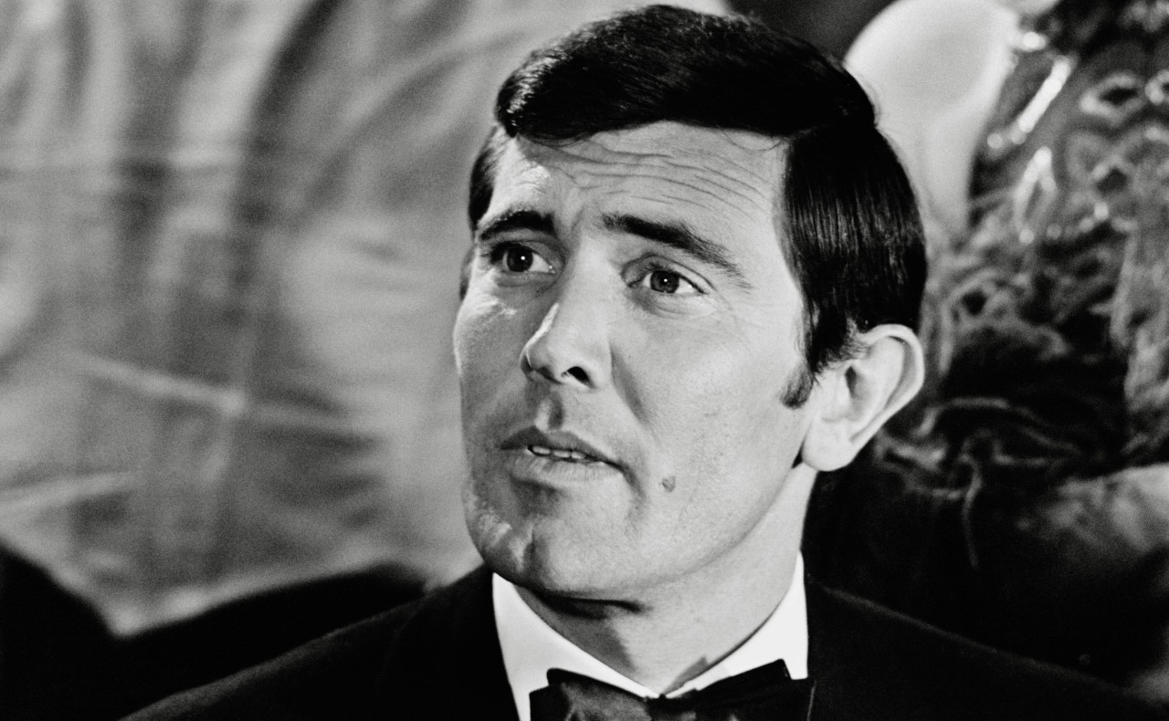 James Bon-Star George Lazenby sorgt für Furore. James Bon-Star George Lazenby sorgt für Furore.