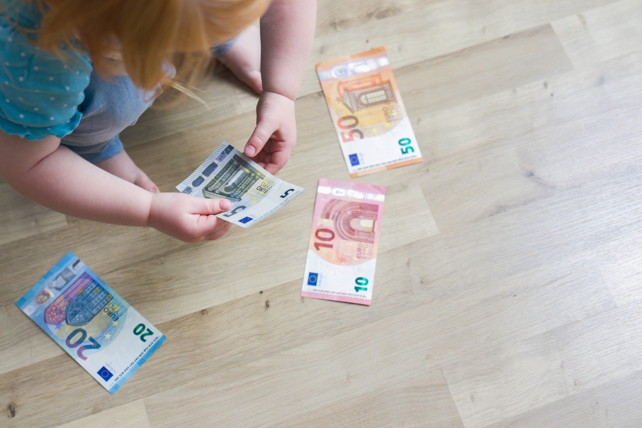 Mehr Geld für Familien: Das Kindergeld soll 2023 erhöht werden. (Symbolbild)