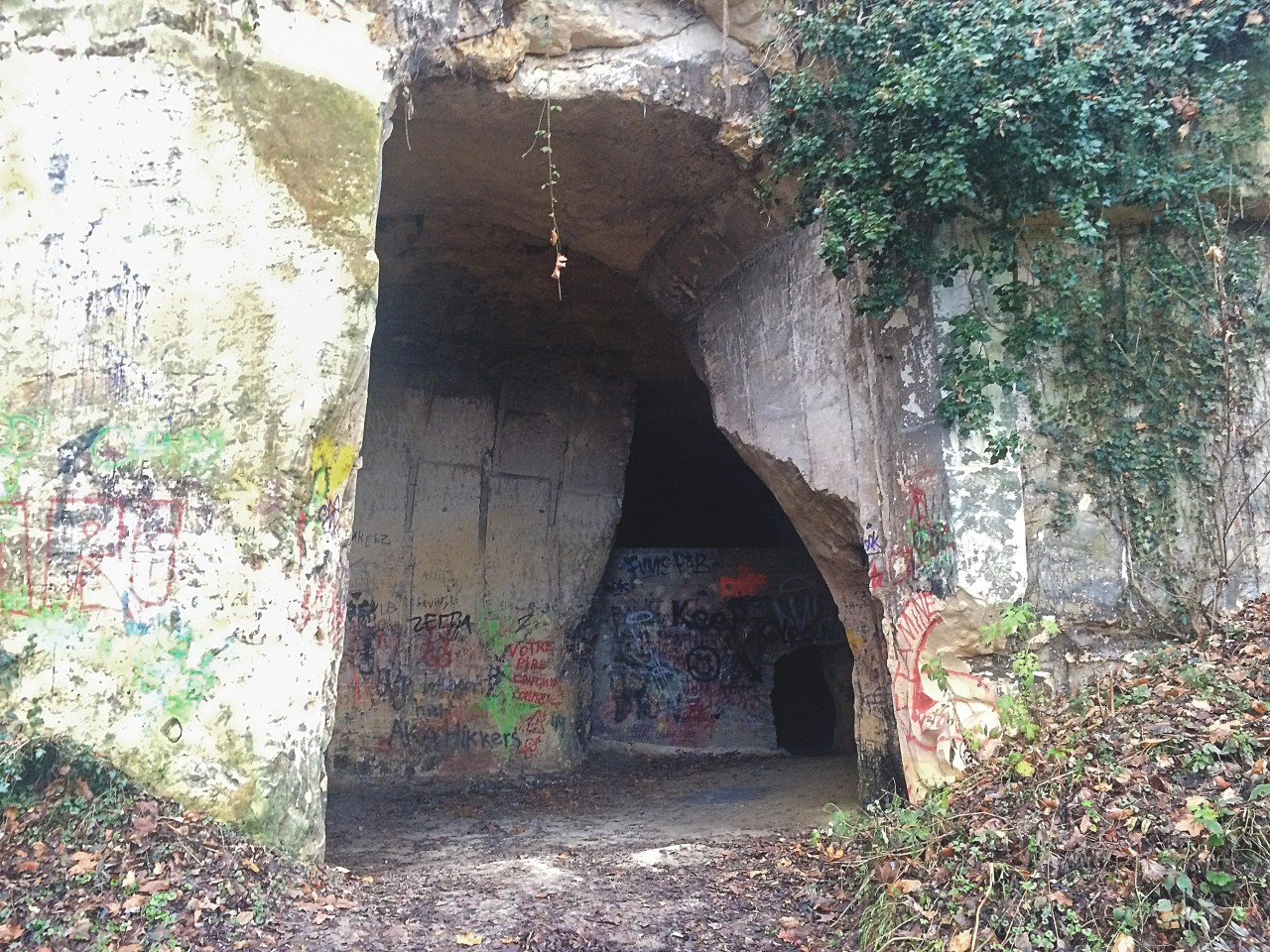 Lost Places in NRW: Notfall bei einer Party in einem alten Bunker. (Symbolbild)