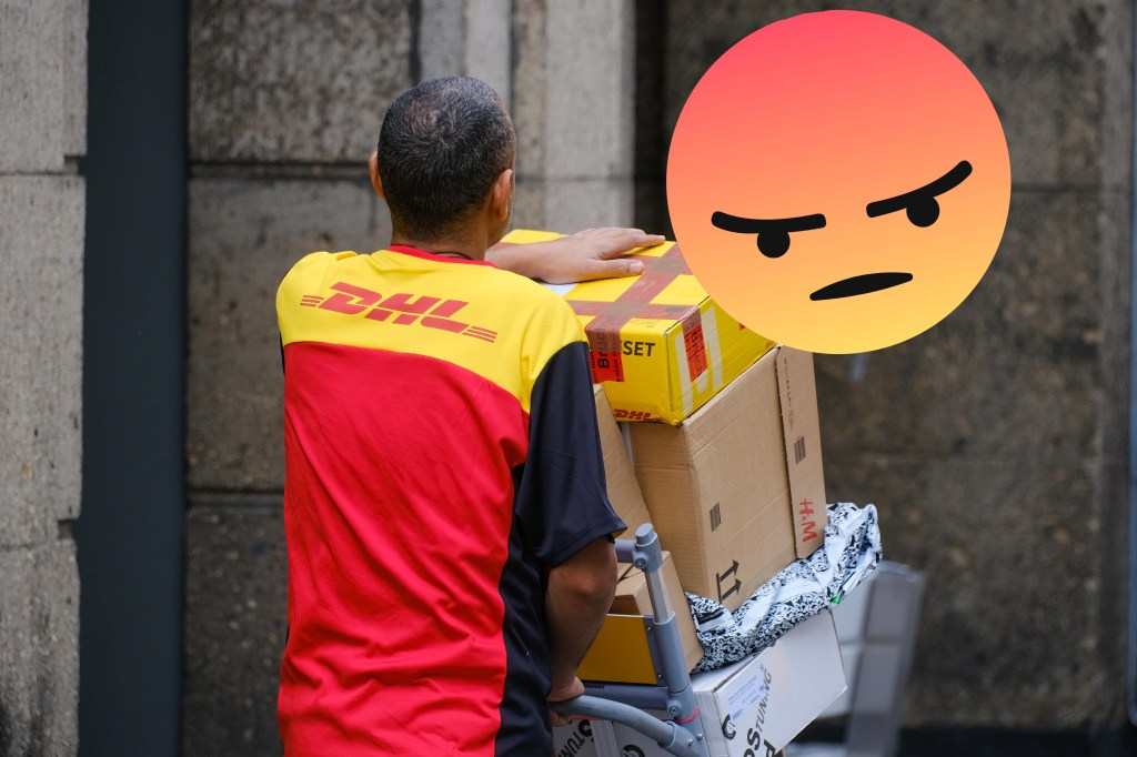 Ein Bote der DHL liefert Pakete aus.