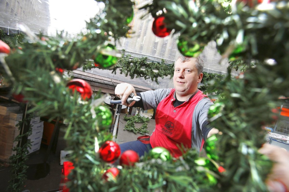 Aufbau Bochumer Weihnachtsmarkt.jpg