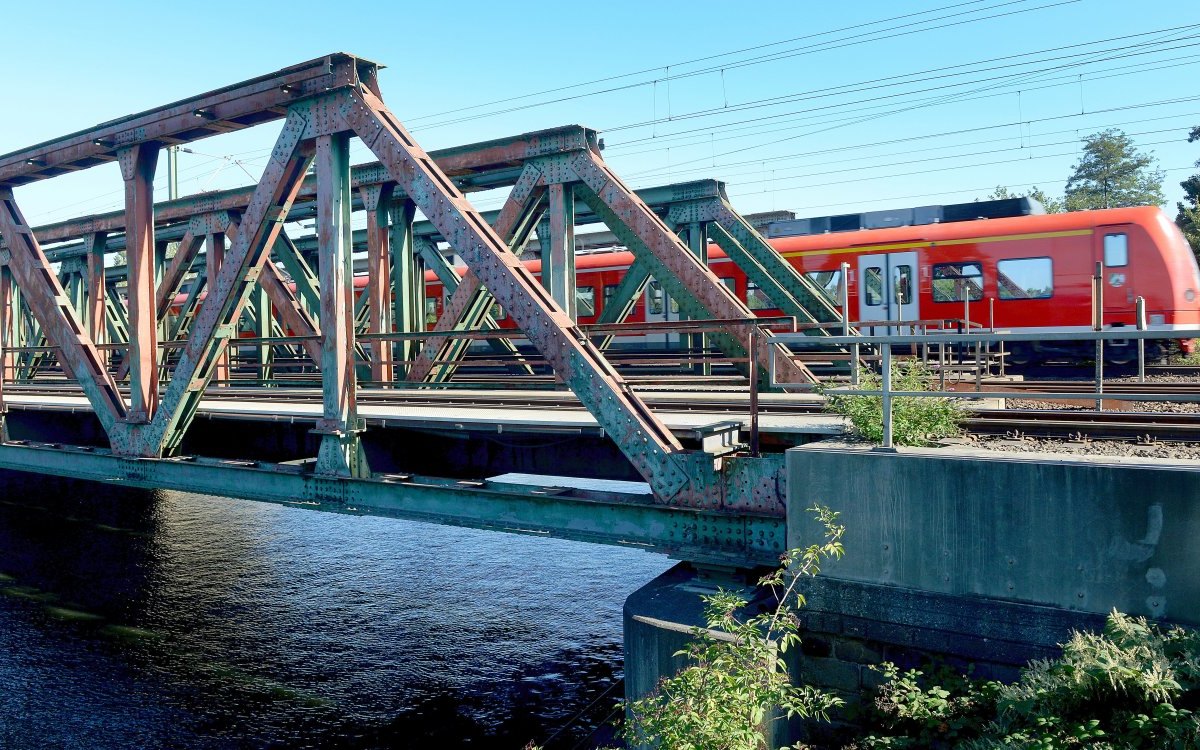 Güterbahnstrecke Betuwe in Oberhausen.jpg