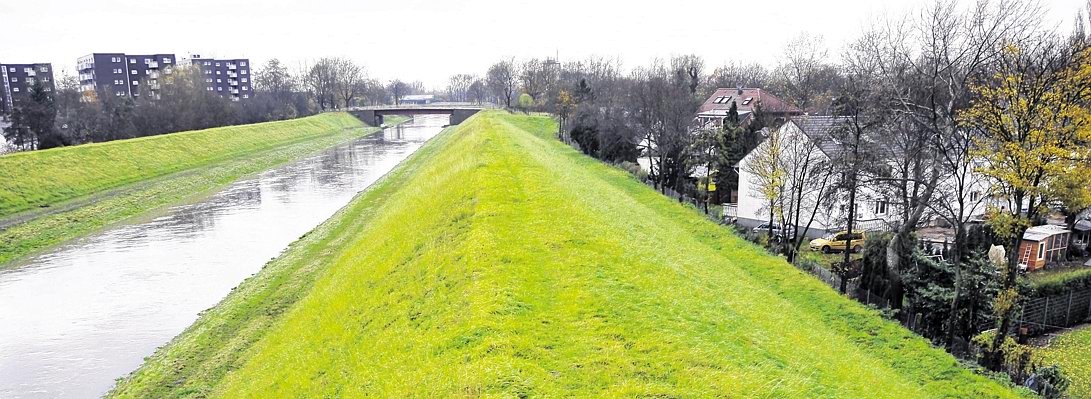 Hochwasser Emscher Oberhausen.jpg