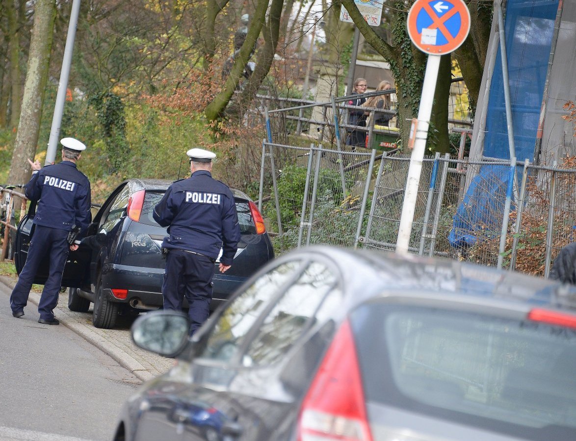 Otto-Pankok-Schule Mülheim Parkverbot.jpg