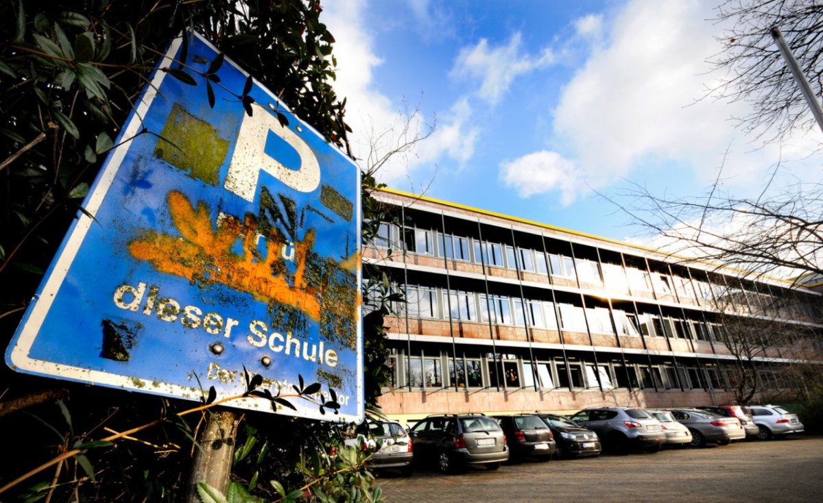 Parkplätze Schule Duisburg.jpg