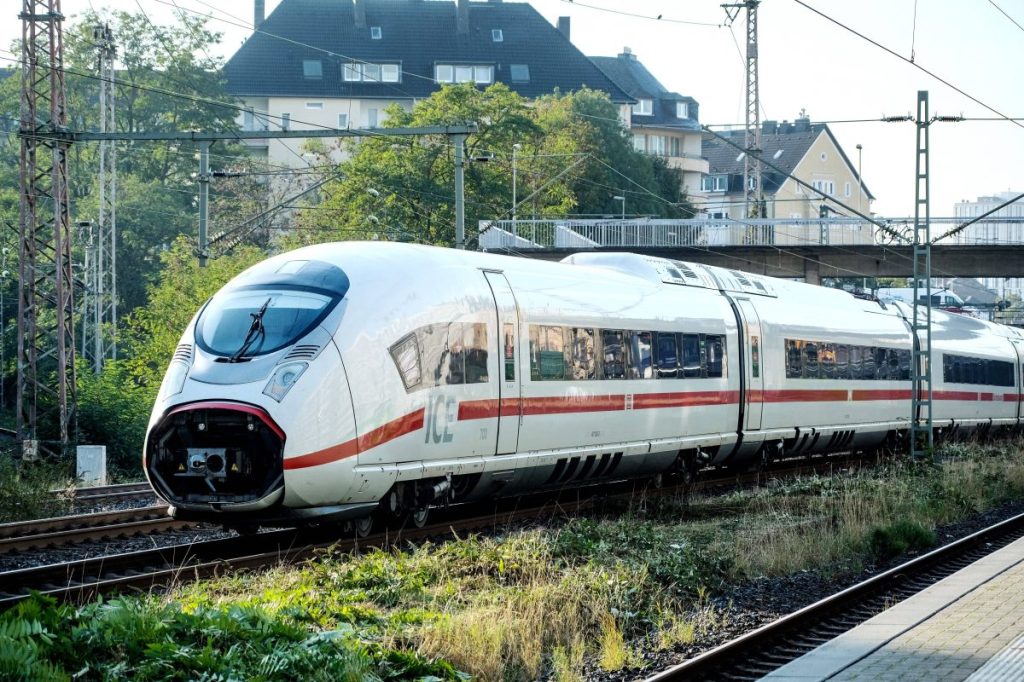 Deutsche Bahn ICE Durchsage Kundin schockiert