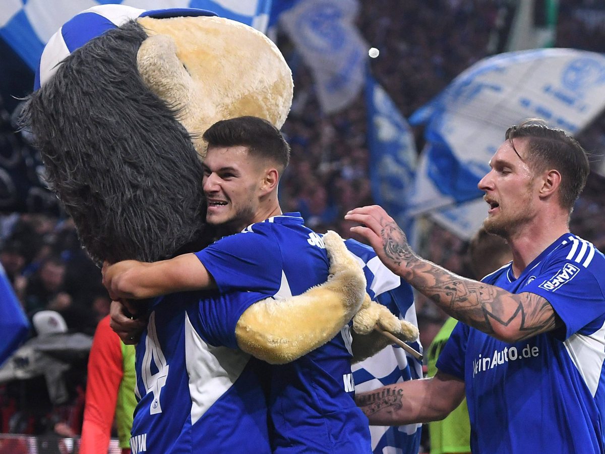 FC Schalke 04: Tom Krauß darf sich freuen.