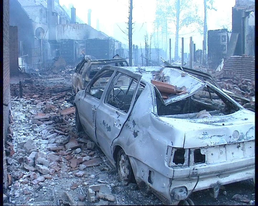 13. Mai 2000: Im holländischen Enschede ist eine Fabrik mit Feuerwerkskörpern in die Luft geflogen.