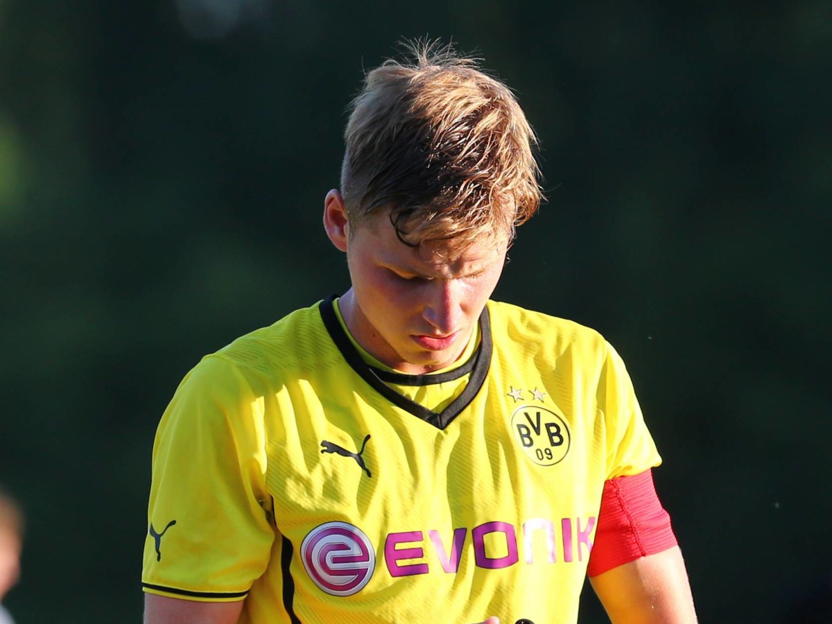 Marc Hornschuh frustriert im Trikot von Borussia Dortmund.