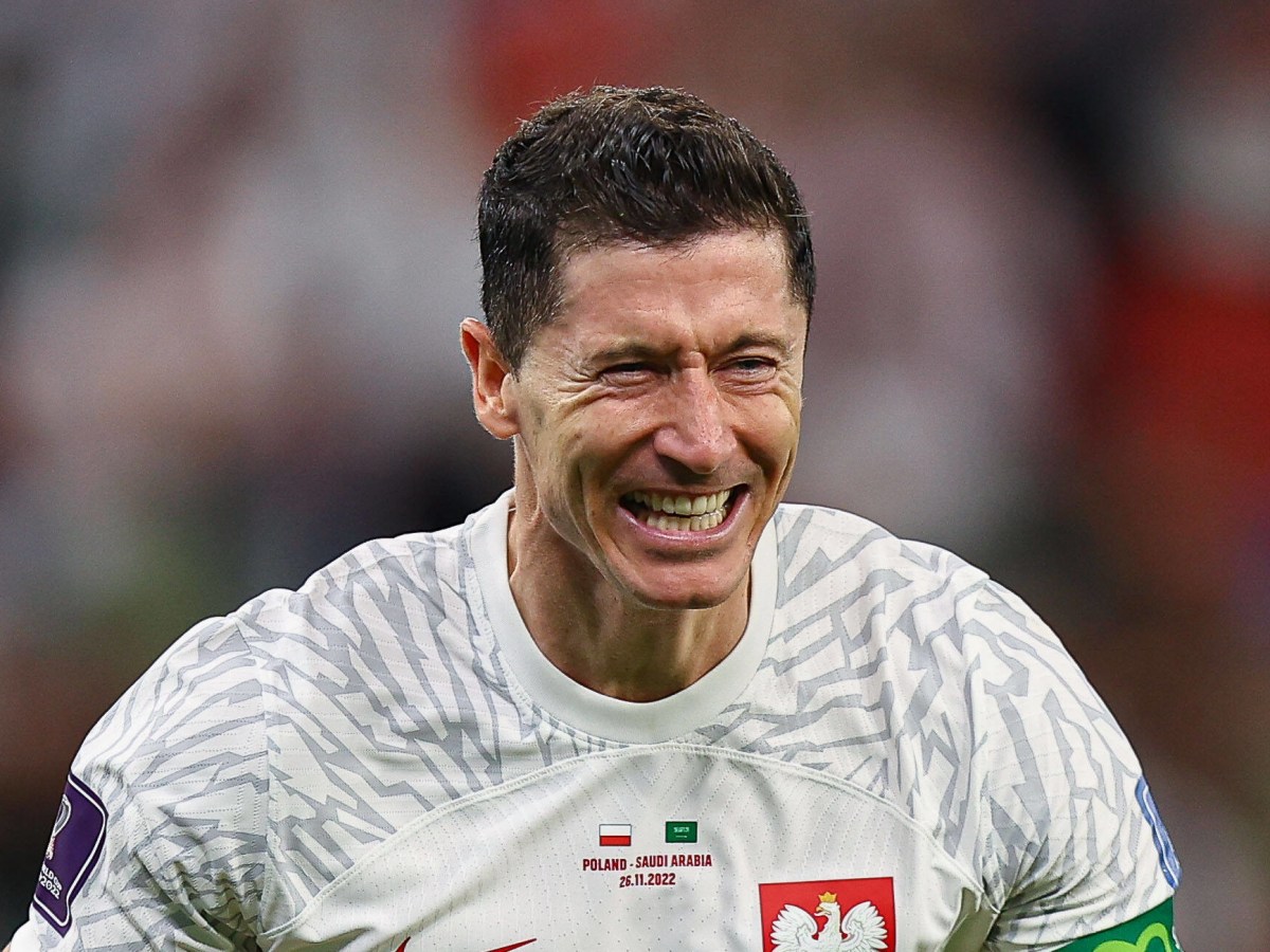 Robert Lewandowski weint nach seinem Tor bei der WM 2022.