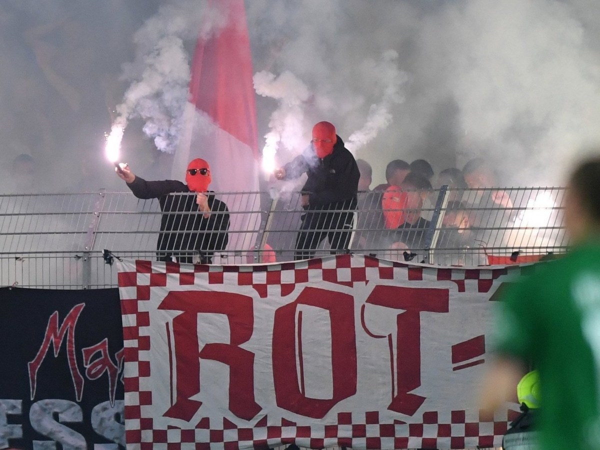 Essen: Ultras beim Spiel RWE gegen Preußen Münster