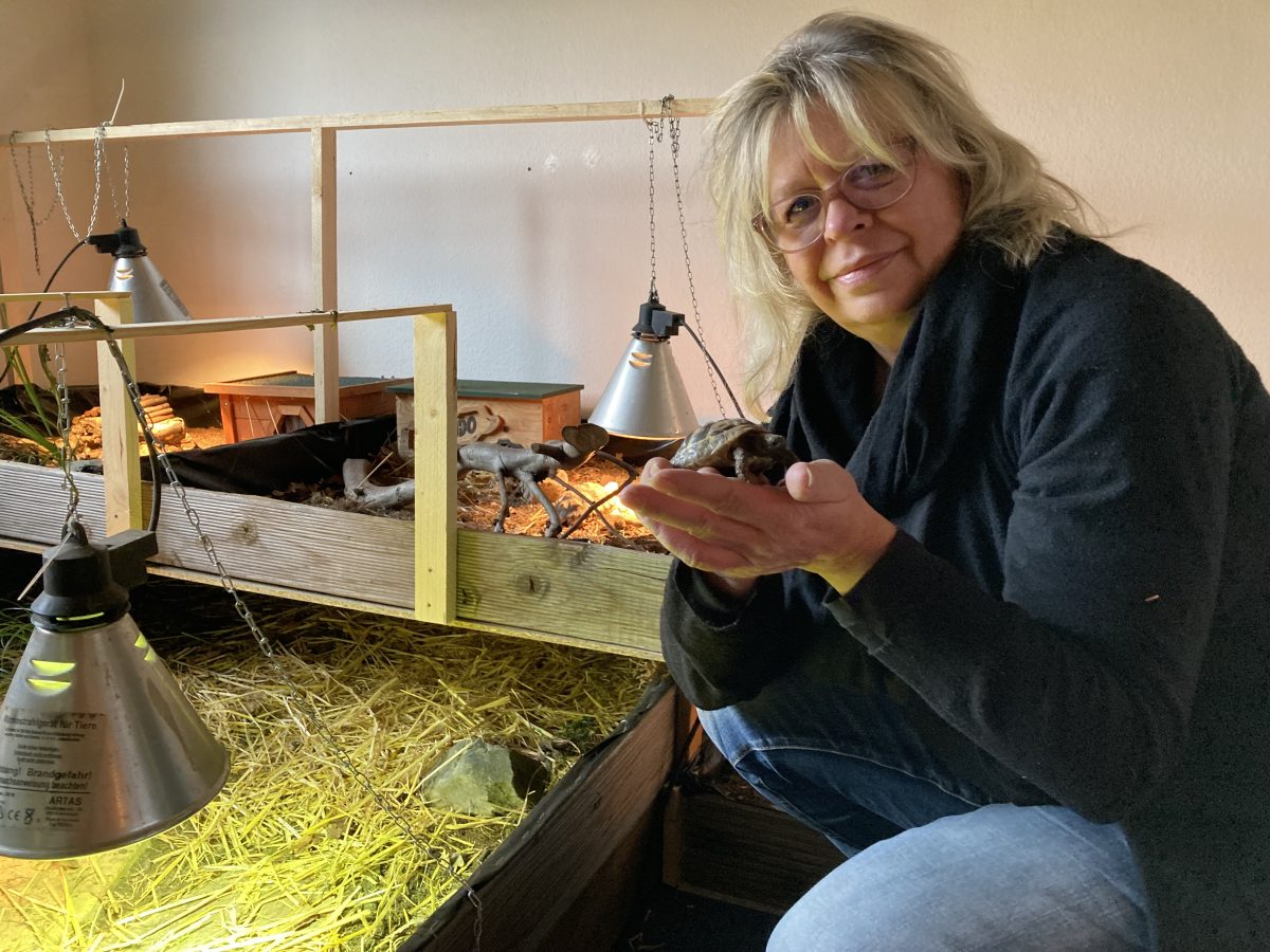 Ruhrgebiet: Barbara Klobusch mit Schildkröte