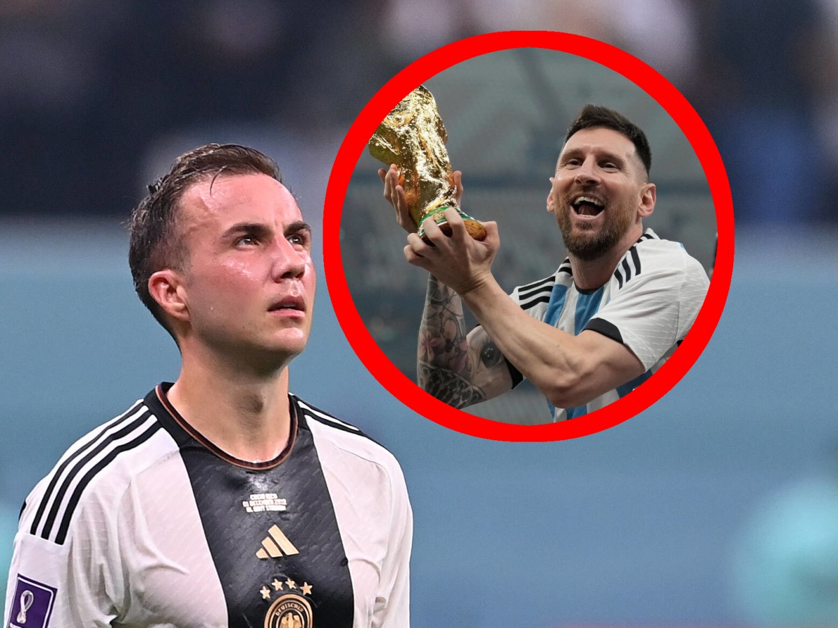 Mario Götze schaut auf zu Weltmeister Lionel Messi.