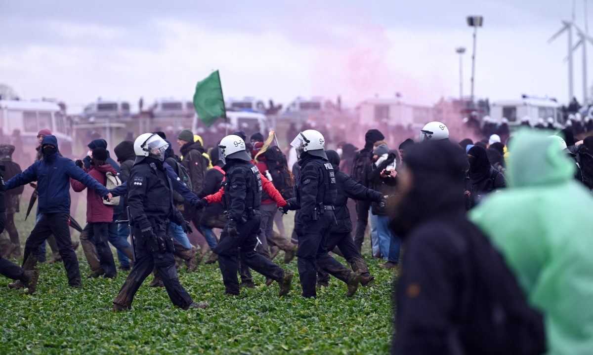 Lützerath Polizisten und Aktivisten