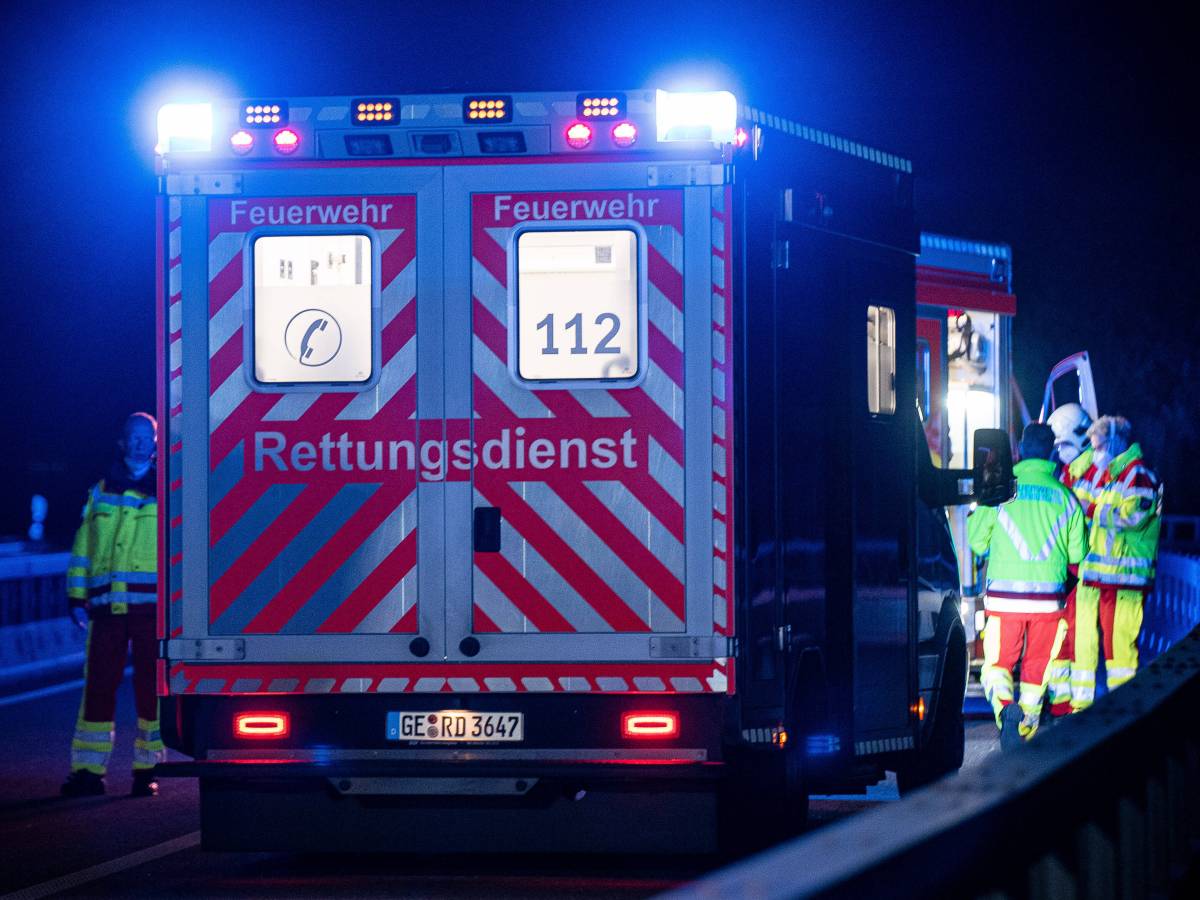 Schlimmer Unfall auf der A57 in NRW (Symbolbild)