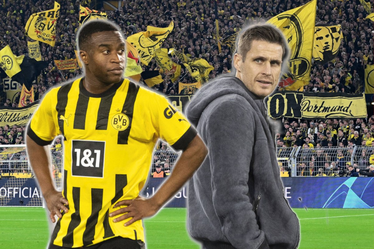 Youssoufa Moukoko und Sebastian Kehl schauen sich an.