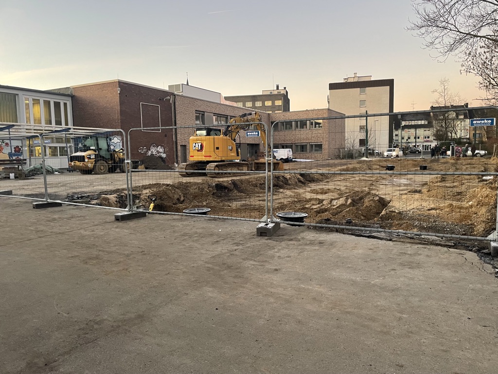 Essen-Frintrop Altfriedschule Baustelle bagger