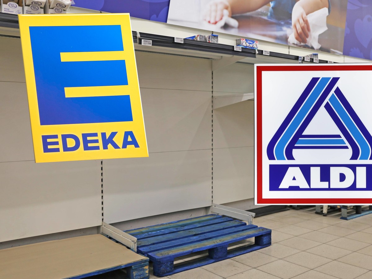 Kunden von Edeka und Aldi stehen oft vor leeren Mineralwasser-Regalen.