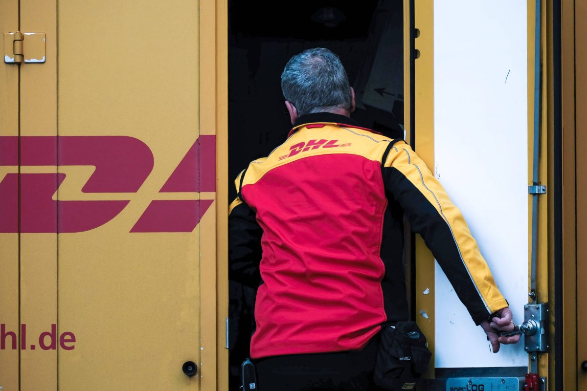 DHL in Gelsenkirchen Zusteller Symbolbild