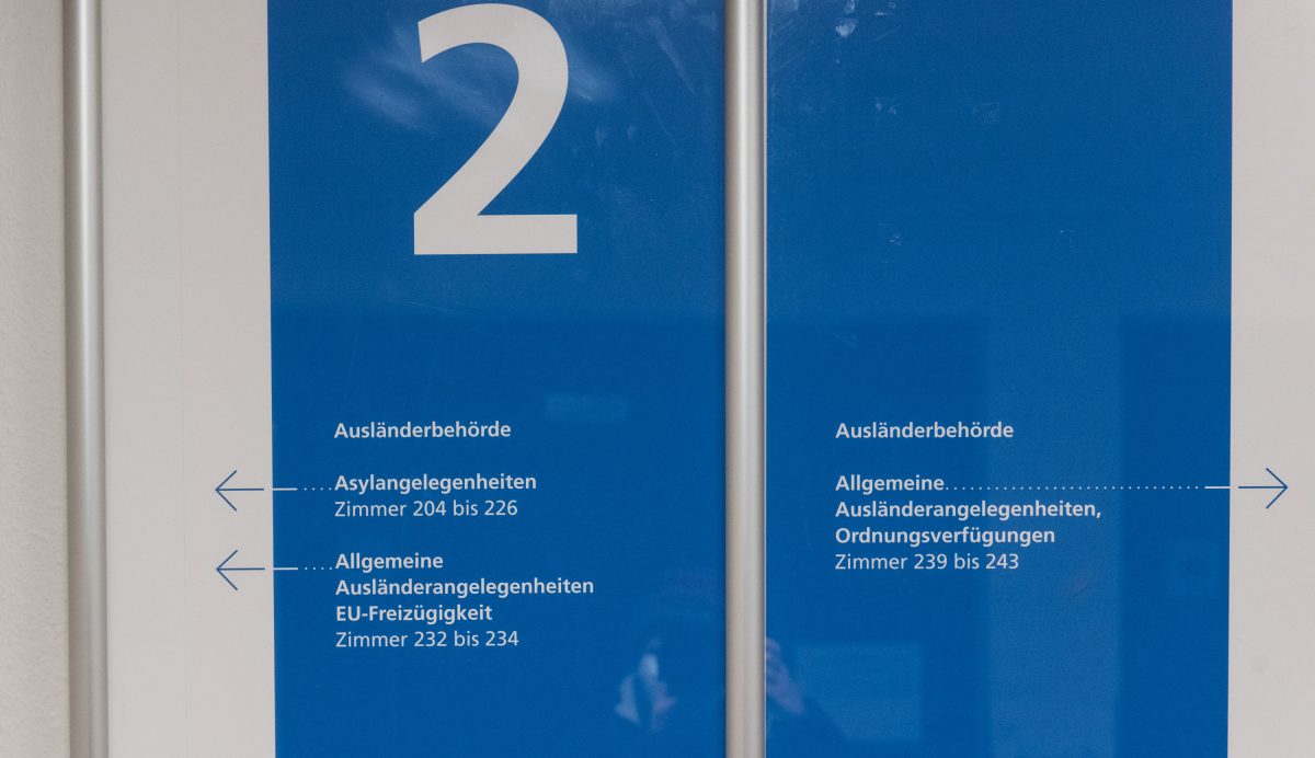 Schild Ausländerbehörde Duisburg