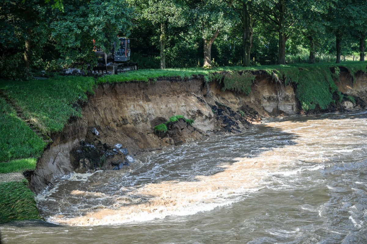 Unwetter NRW Emscher Deichbruch.