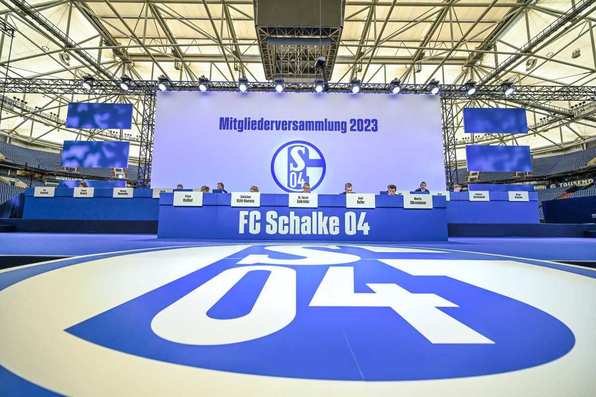 Der FC Schalke 04 hielt seine Mitgliederversammlung ab.