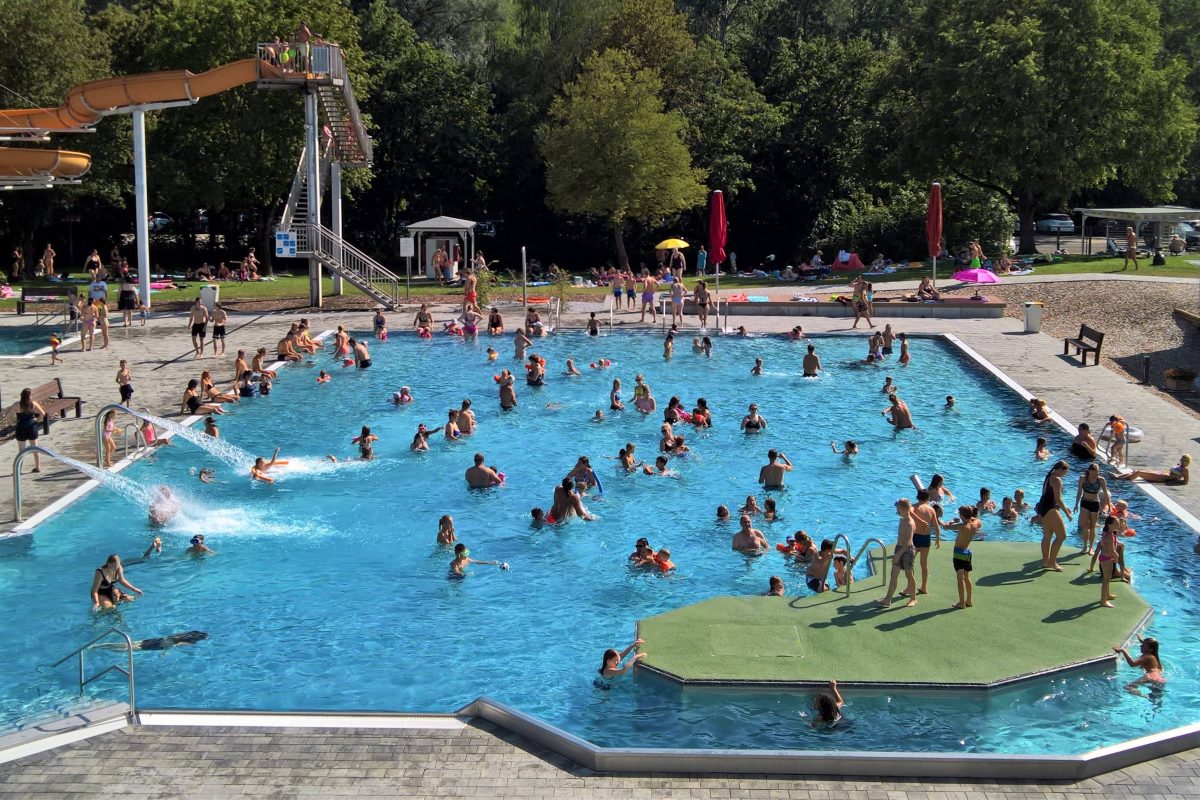 Schwimmbad in NRW: Nachdem die Freibad-Saison beendet wird, dürfen an einem Wochenende ganz besondere Besucher ins Wasser.