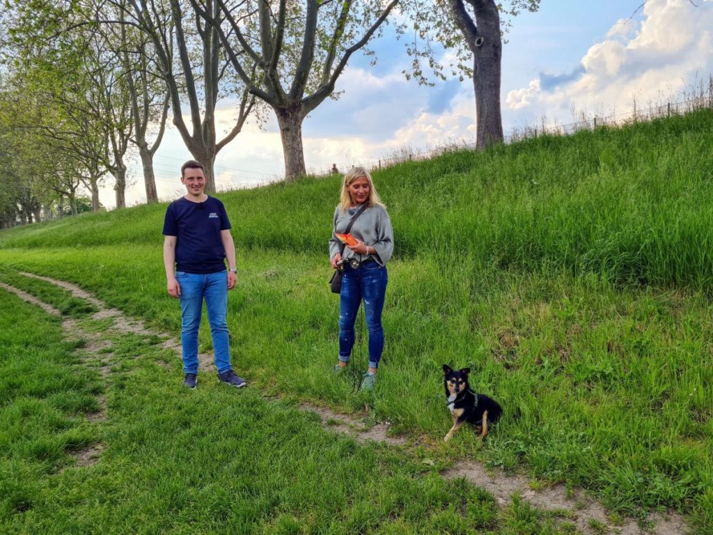 Marcel Wunderlich, Evelyn mit Chihuahuamix Alvin