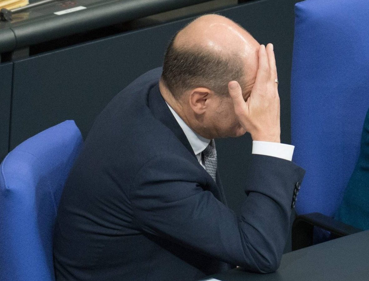 Kanzler Olaf Scholz verletzt.