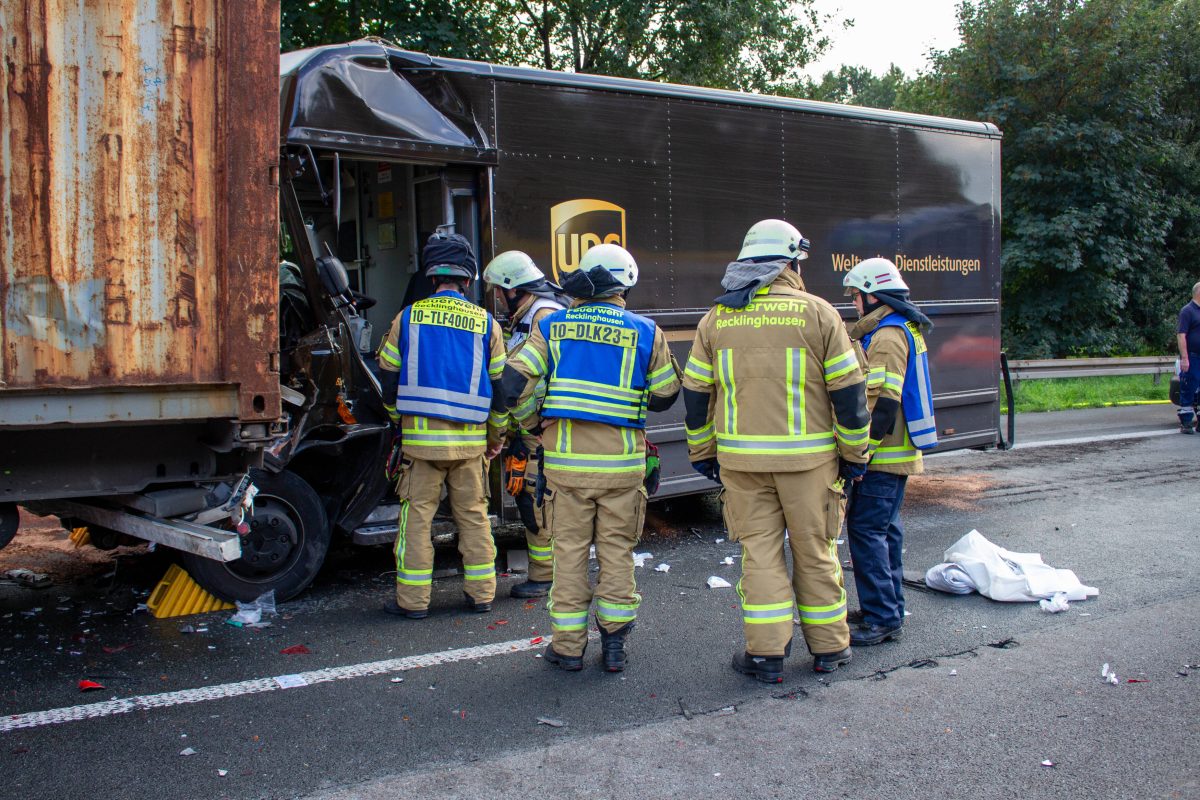 A2 Einsatzkräfte Lkw Unfall