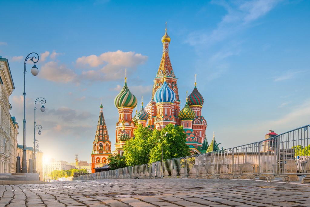 Die Basilius-Kathedrale in Russland bei Sonnenaufgang.