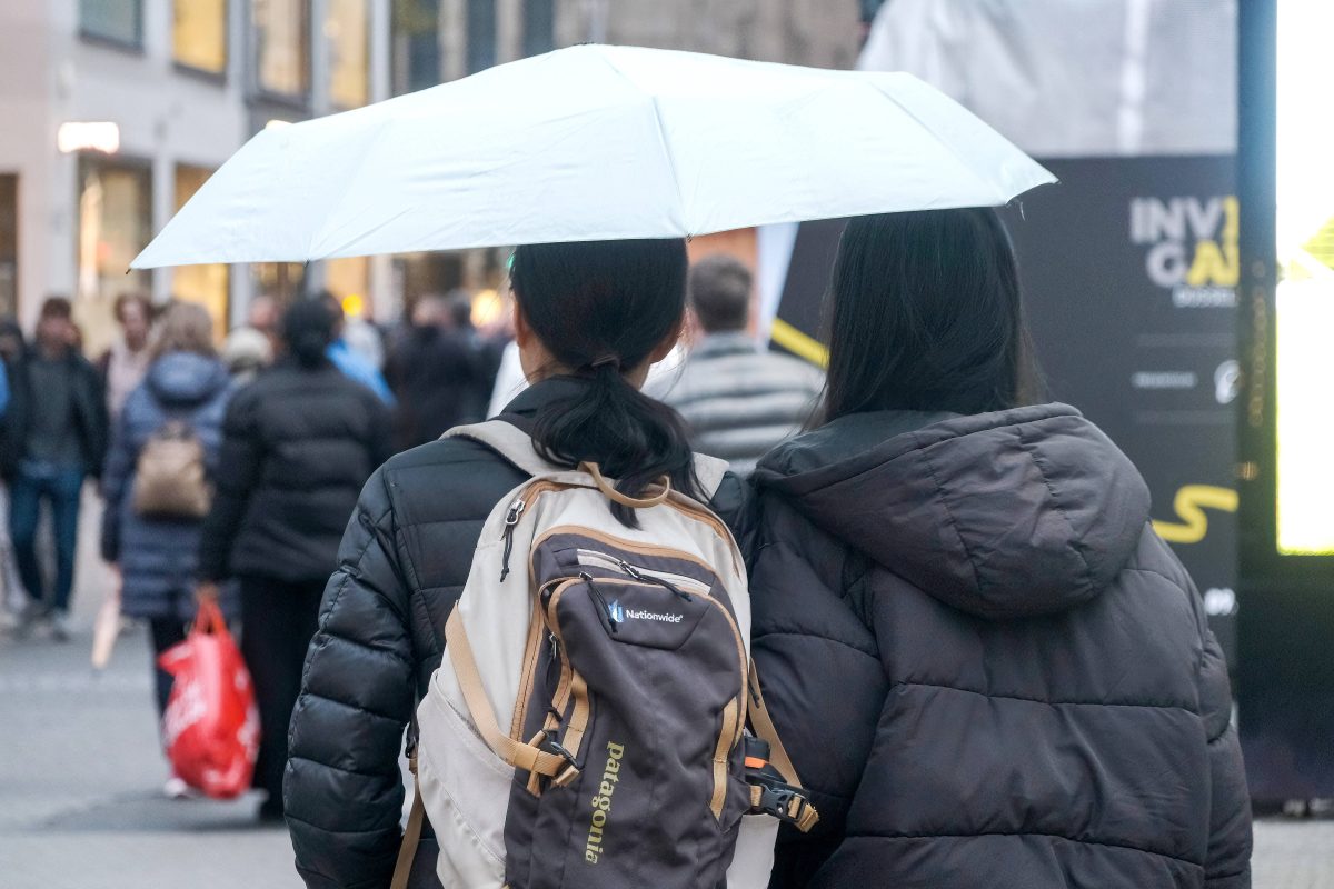 Nur noch wenige Bäume tragen buntes Laub, es wird immer ungemütlicher draußen. Meteorologe Dominik Jung prognostiziert das Wetter für NRW.