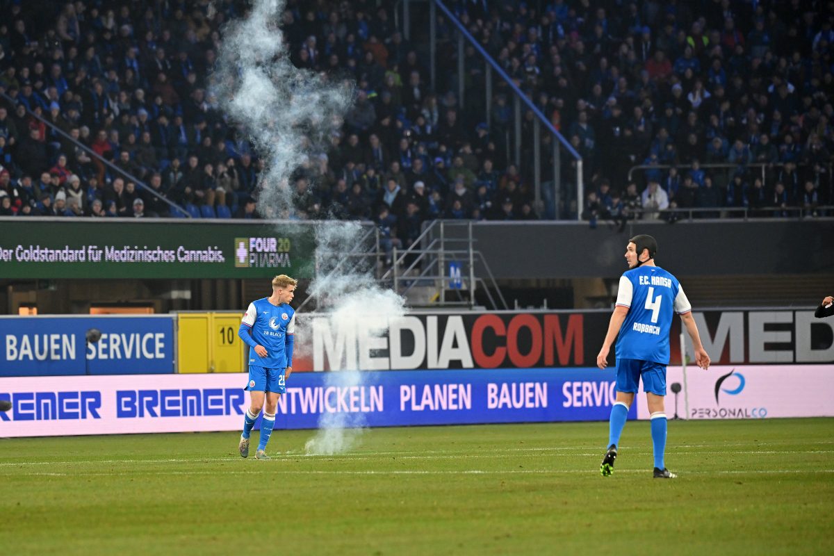 Schalke: Nach Skandal-Spiel - Rostock-Fans Sorgen Fast Für Spielabbruch ...