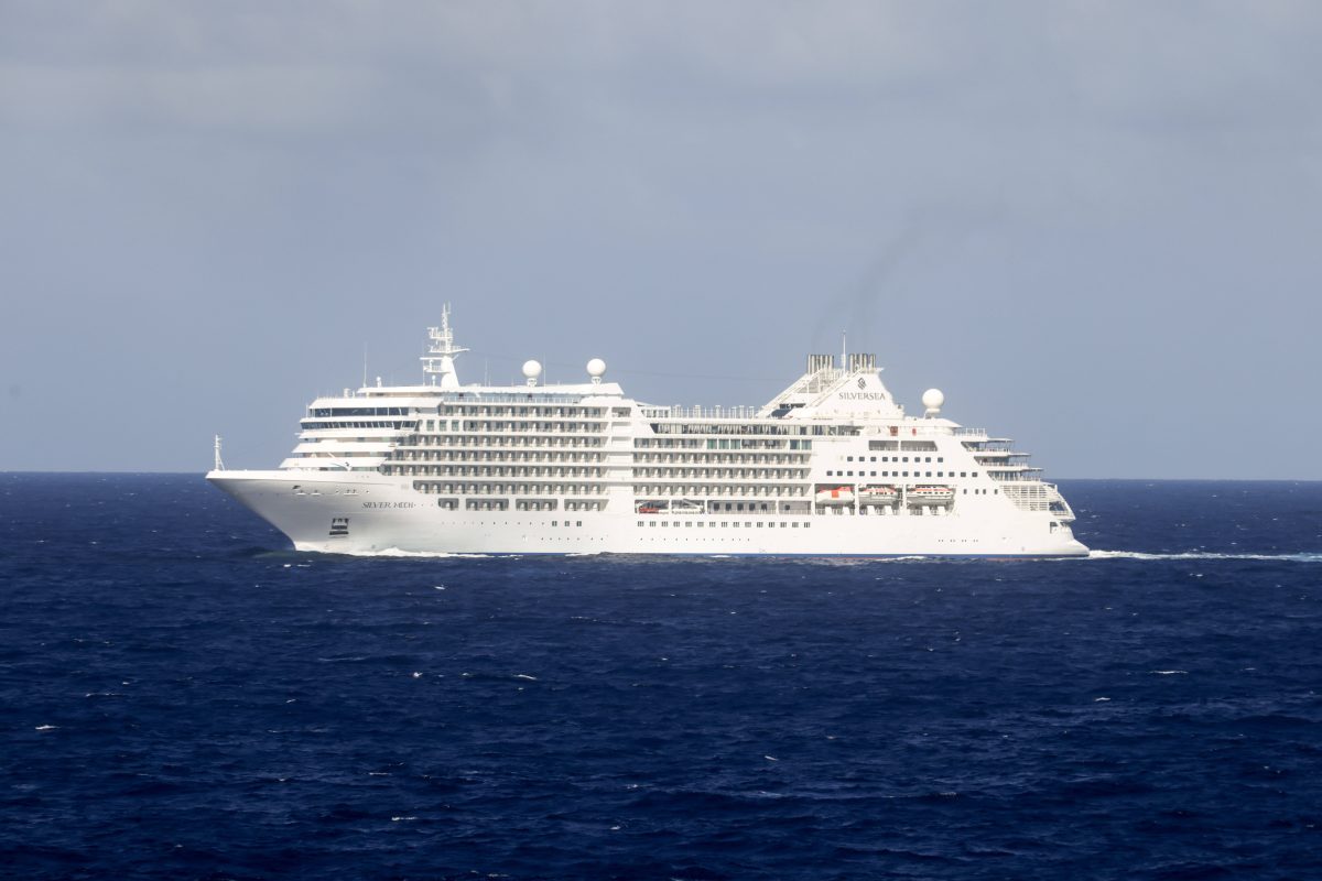 Kreuzfahrt-Schiff muss wegen Angriffen von Rebellen im Roten Meer seine Route Ã¤ndern.