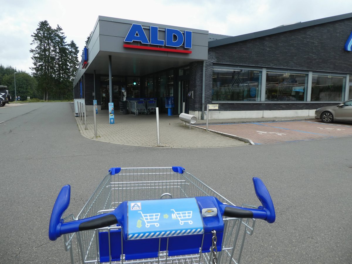 Aldi arbeitet seit 15 Jahren mit einem Einkaufswagen-Trick, um sich zu schützen.