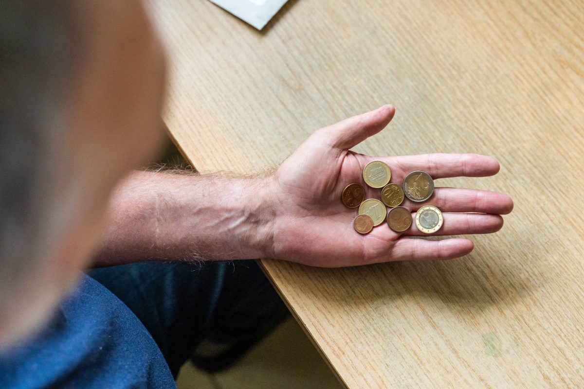 Ein Bürgergeld-Empfänger hat meist nur wenig Geld zur Verfügung.