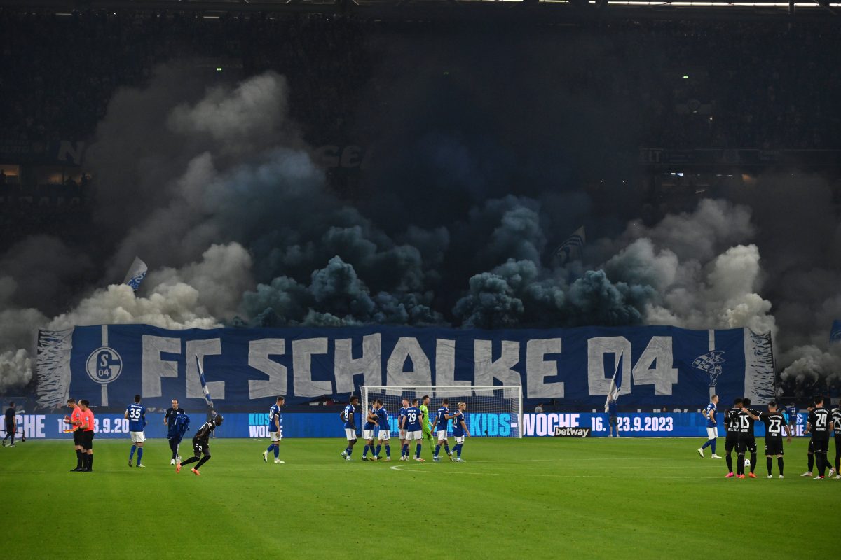 Die Fans des FC Schalke 04 sorgen wieder für Verblüffen.