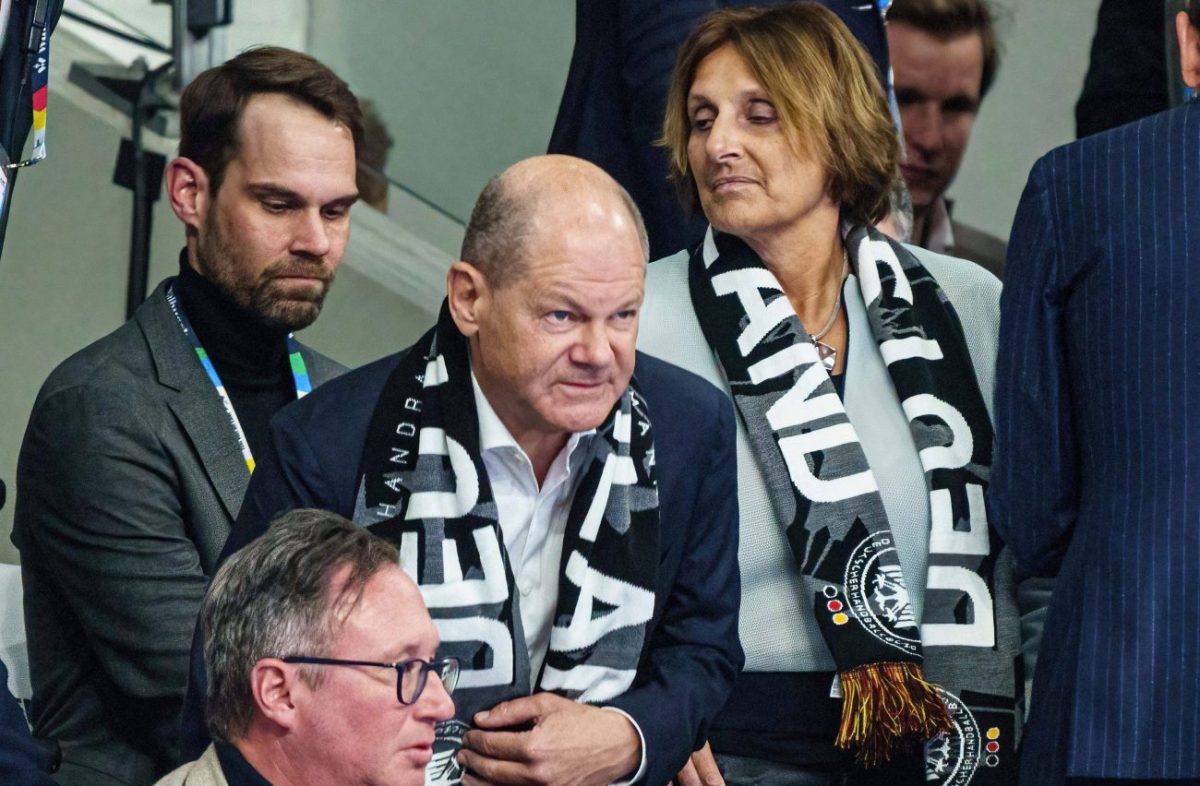 Kanzler Olaf Scholz bei Handball-EM mit Ehefrau Britta Ernst.