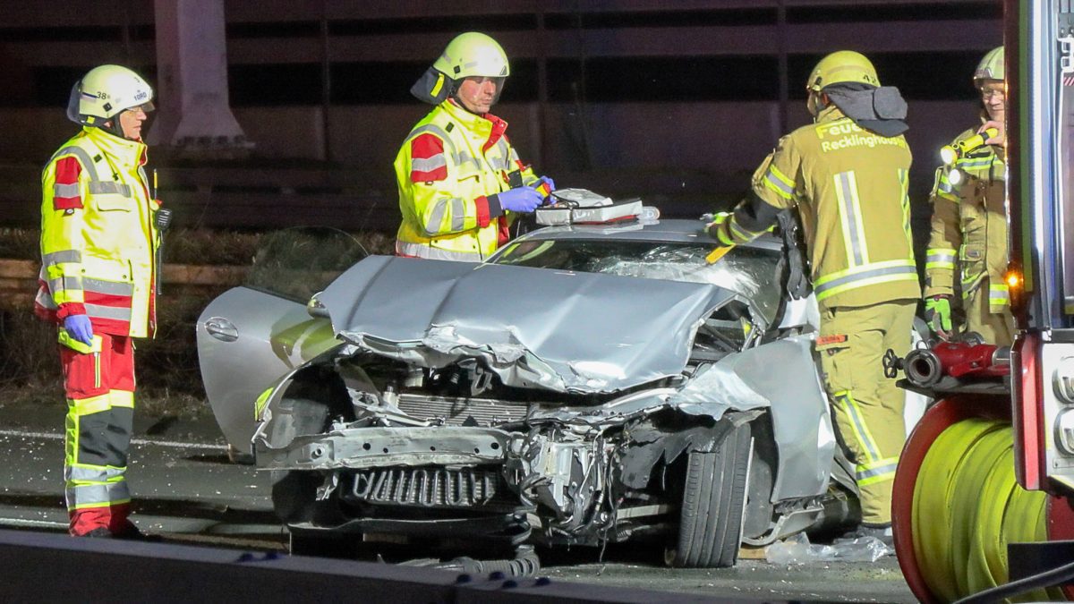 Auf der A43 kam es zu einem heftigen Unfall.