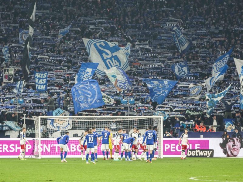 FC Schalke 04: Mega-Chaos droht – Fans verfolgen Entscheidung kritisch