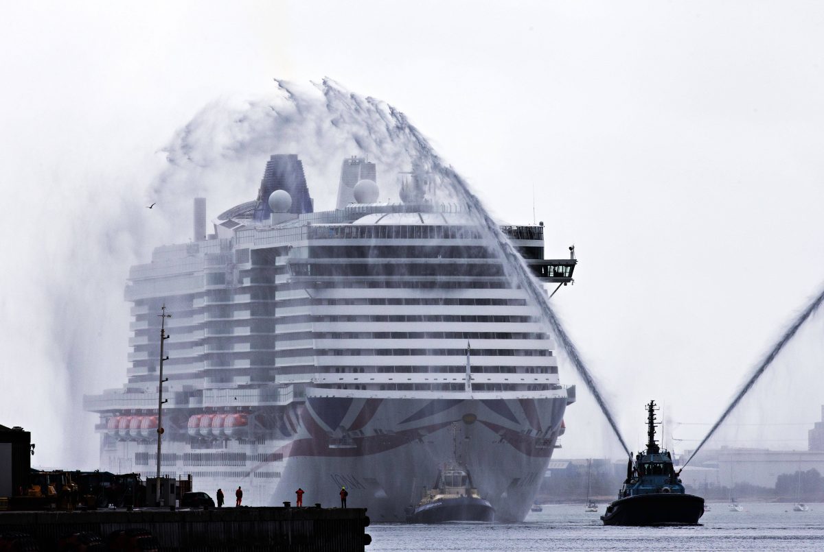 Ein Kreuzfahrt-Schiff aus England hÃ¤lt nicht im Hamburger Hafen. So wie es eigentlich geplant war.