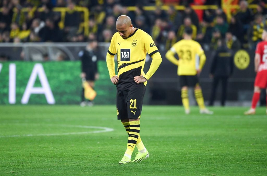 Droht das Wiedersehen mit dem Ex-Klub zu verpassen: BVB-Leistungsträger Donyell Malen fehlte zuletzt, sein Einsatz mehr als fraglich.