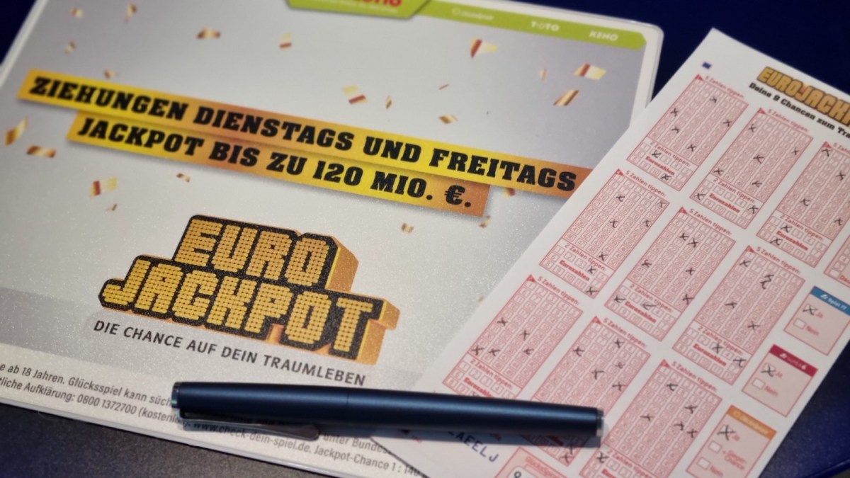 Ein Spielteilnehmer aus Hessen hat den Eurojackpot in Höhe von über 30,5 Millionen Euro geknackt. Am Freitag (8. März) tippte er die fünf richtigen Gewinnzahlen sowie die zwei korrekten Eurozahlen.