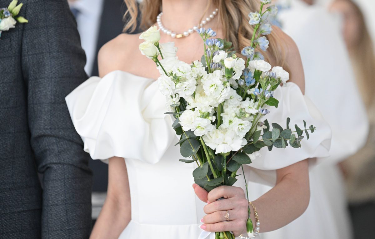 Ein Paar hat bei seiner Hochzeit eine dreiste Forderung an die Gäste.