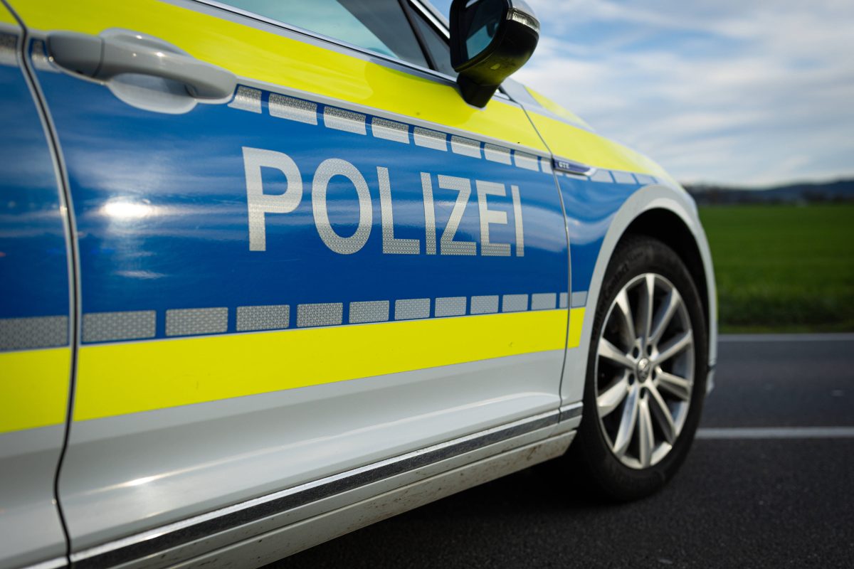 Duisburg: Männergruppe misshandelt zwei Jugendliche.