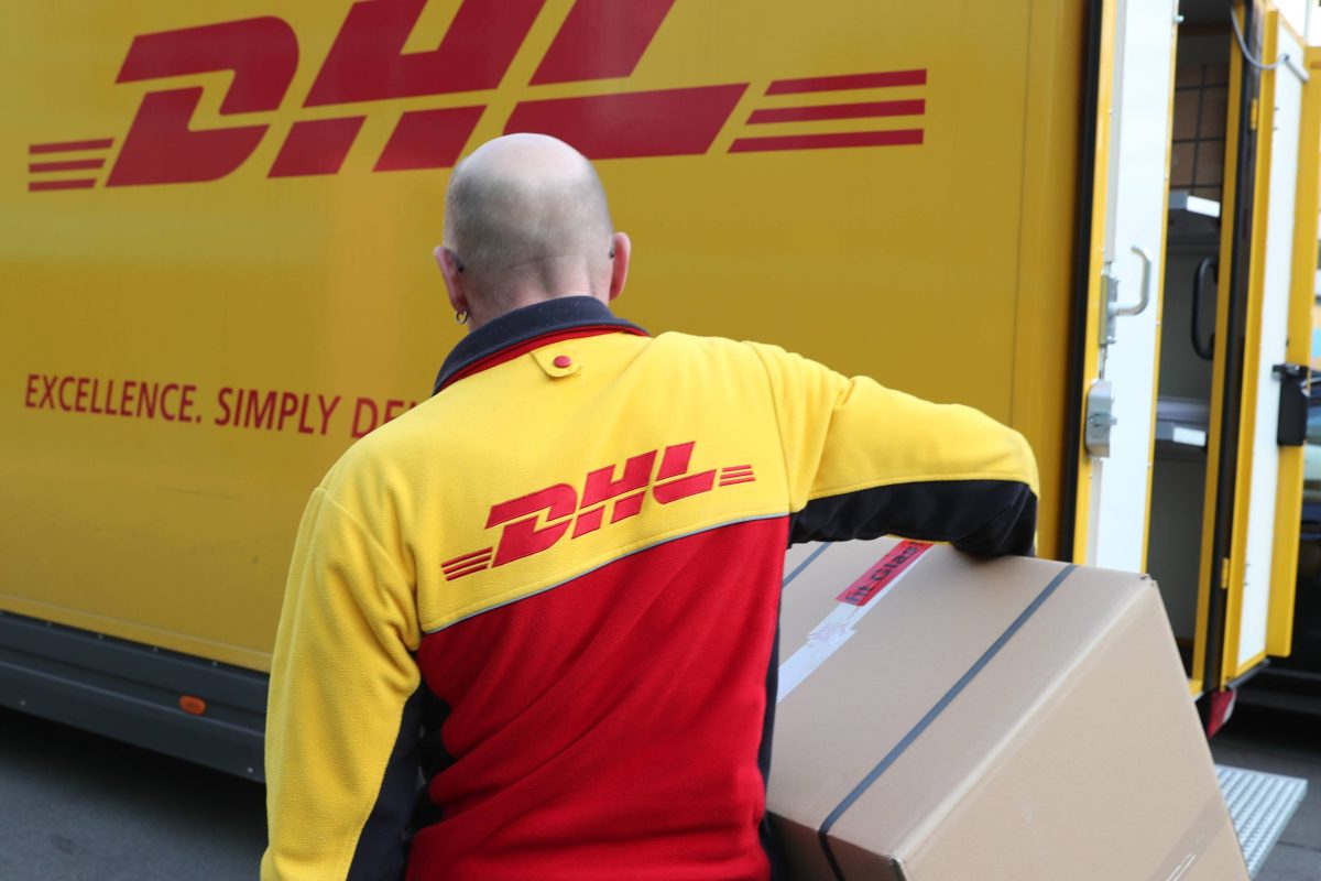 Was hat es eigentlich mit diesem Symbol auf DHL-Paketen auf sich?