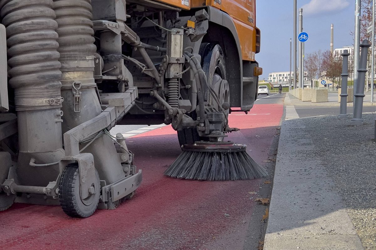 In der NRW-Stadt Köln wurde ein Mann von einer Kehrmaschine angefahren. (Symbolfoto)