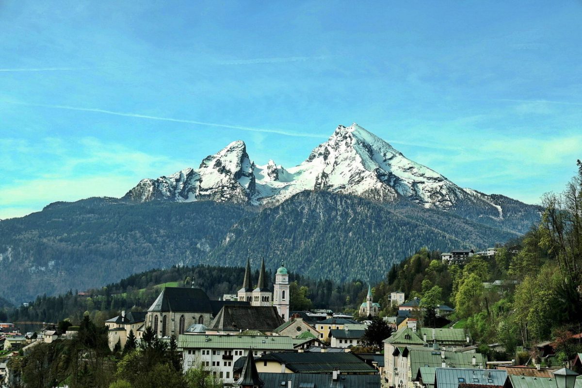 Tragisches Unglück in Bayern: 20-jähriger Mann stirbt beim Wandern.