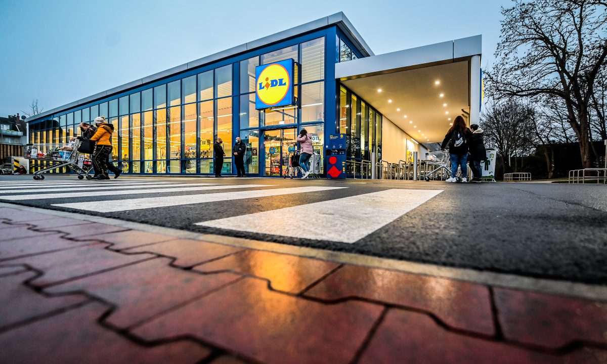 Lidl-Kunden benutzen Kundenkarte für andere. Discounter klärt auf, ob das erlaubt ist.